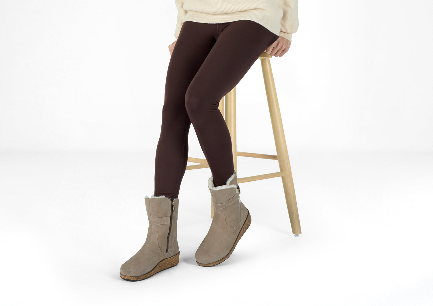 Lifestyle_1500x1060_Claire_Taupe.jpg