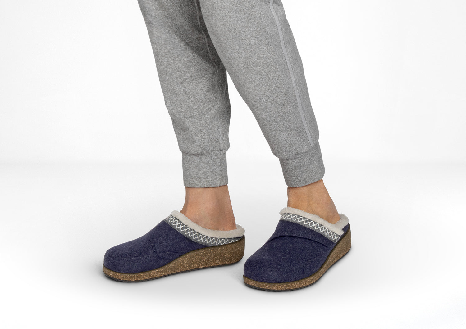 Lifestyle_1500x1060_Clara_Navy.jpg
