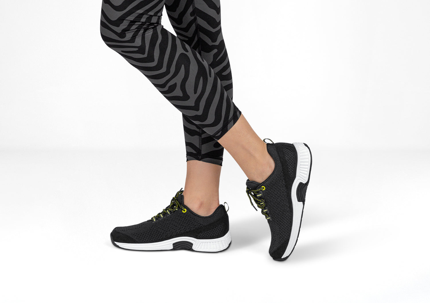 Lifestyle_1500x1060_Coral_Black.jpg