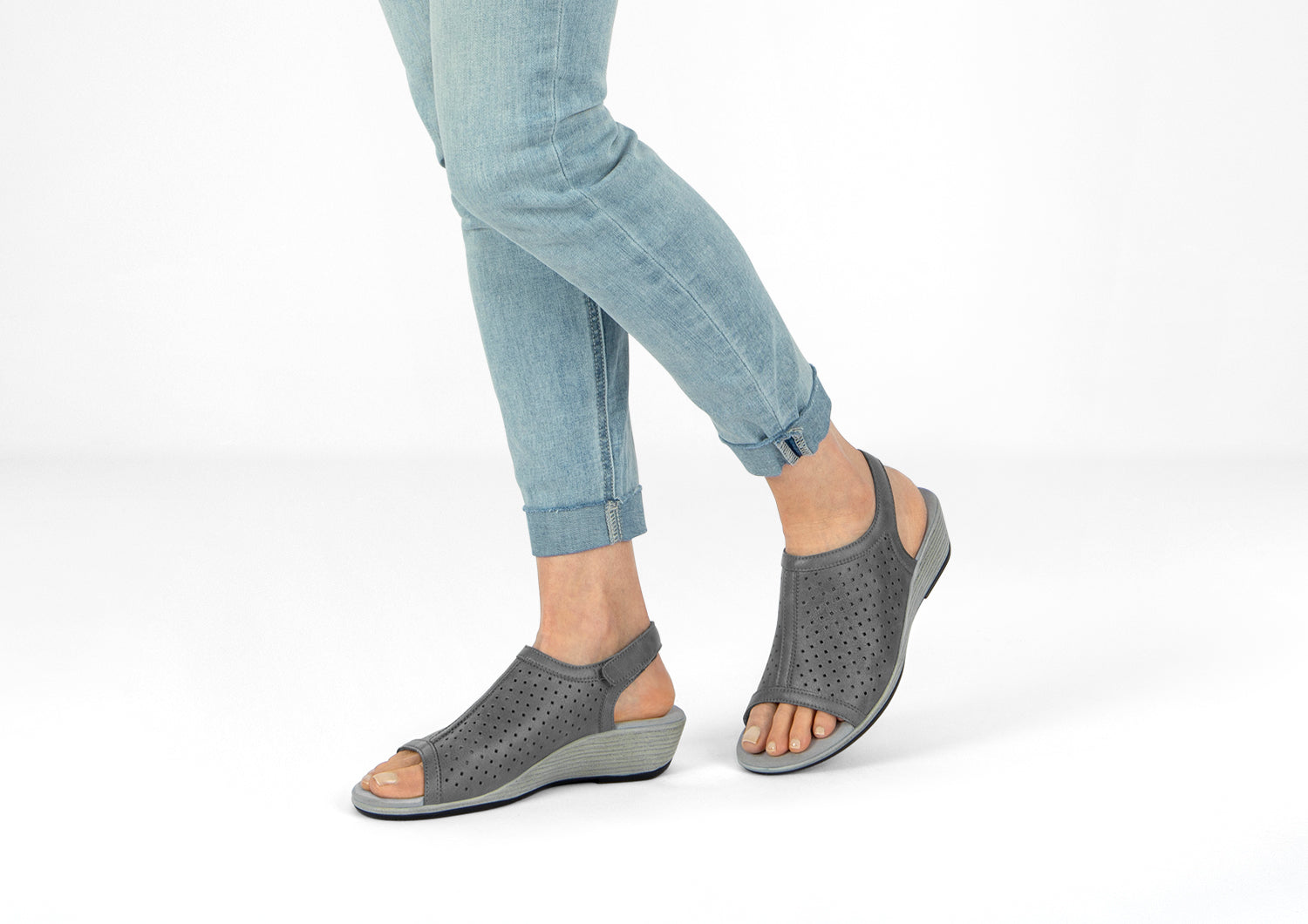 Lifestyle_1500x1060_Hazel_Gray.jpg