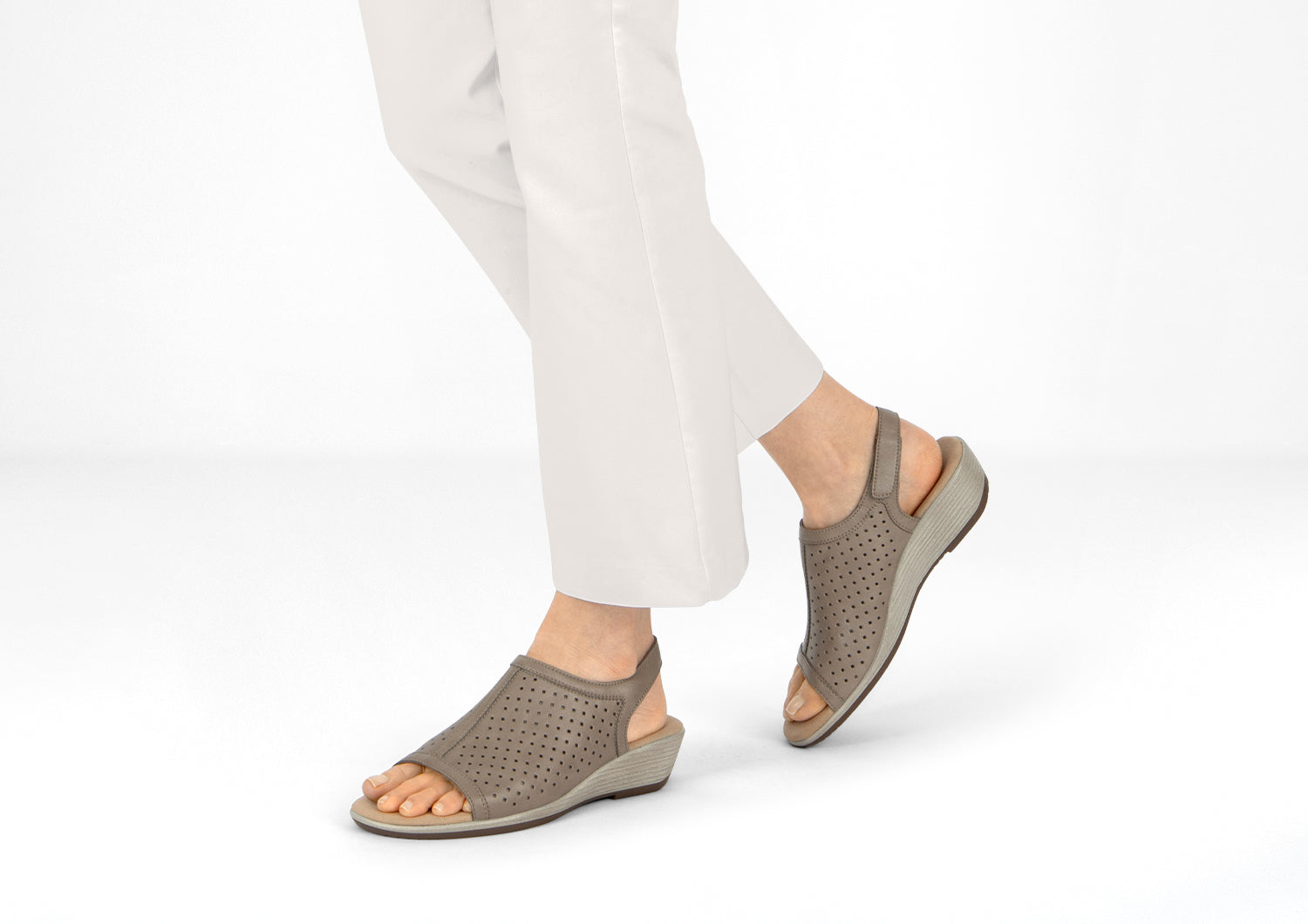 Lifestyle_1500x1060_Hazel_Taupe.jpg