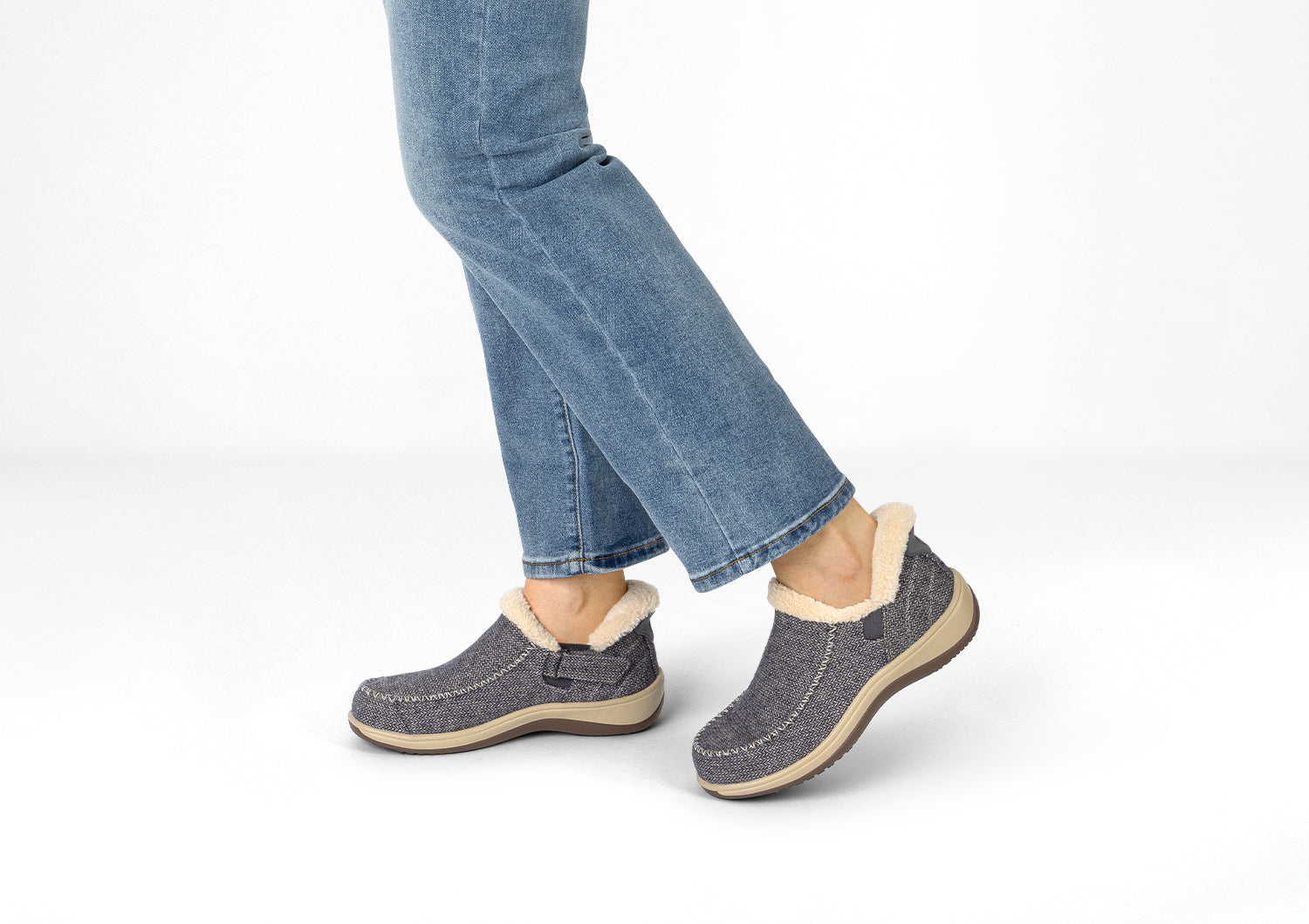 Lifestyle_1500x1060_Lorin_Blue_Herringbone.jpg