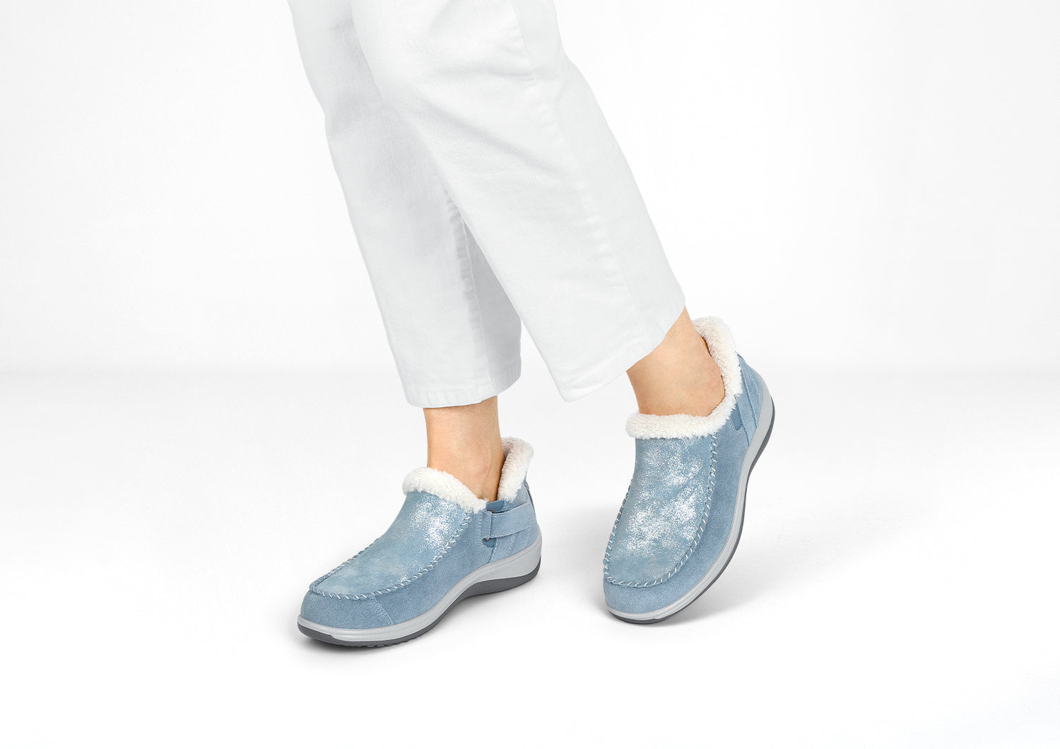 Lifestyle_1500x1060_Lorin_Blue_Shimmer.jpg