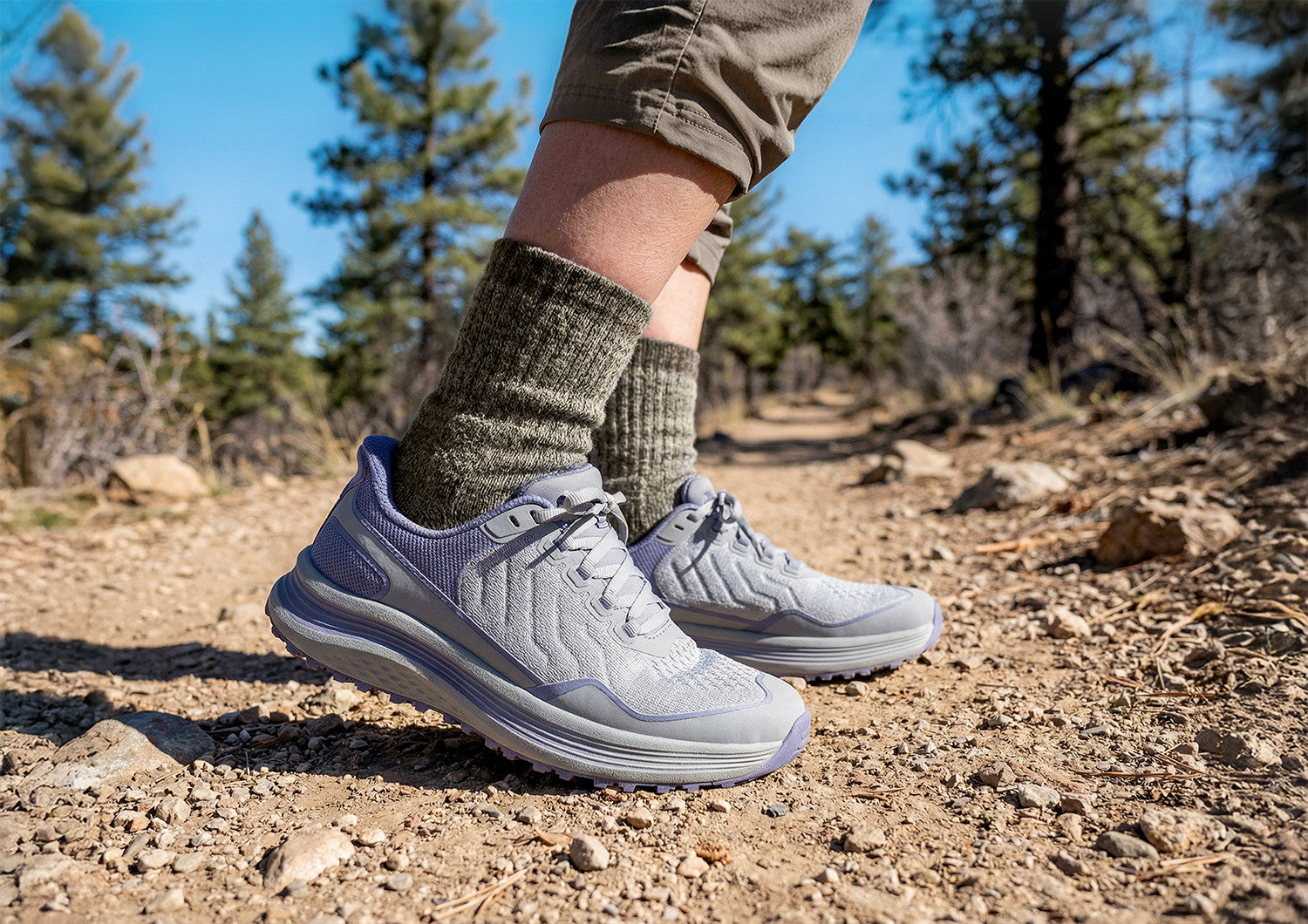 Lifestyle_1500x1060_NiraTrail_50102_GrayPeriwinkle.jpg