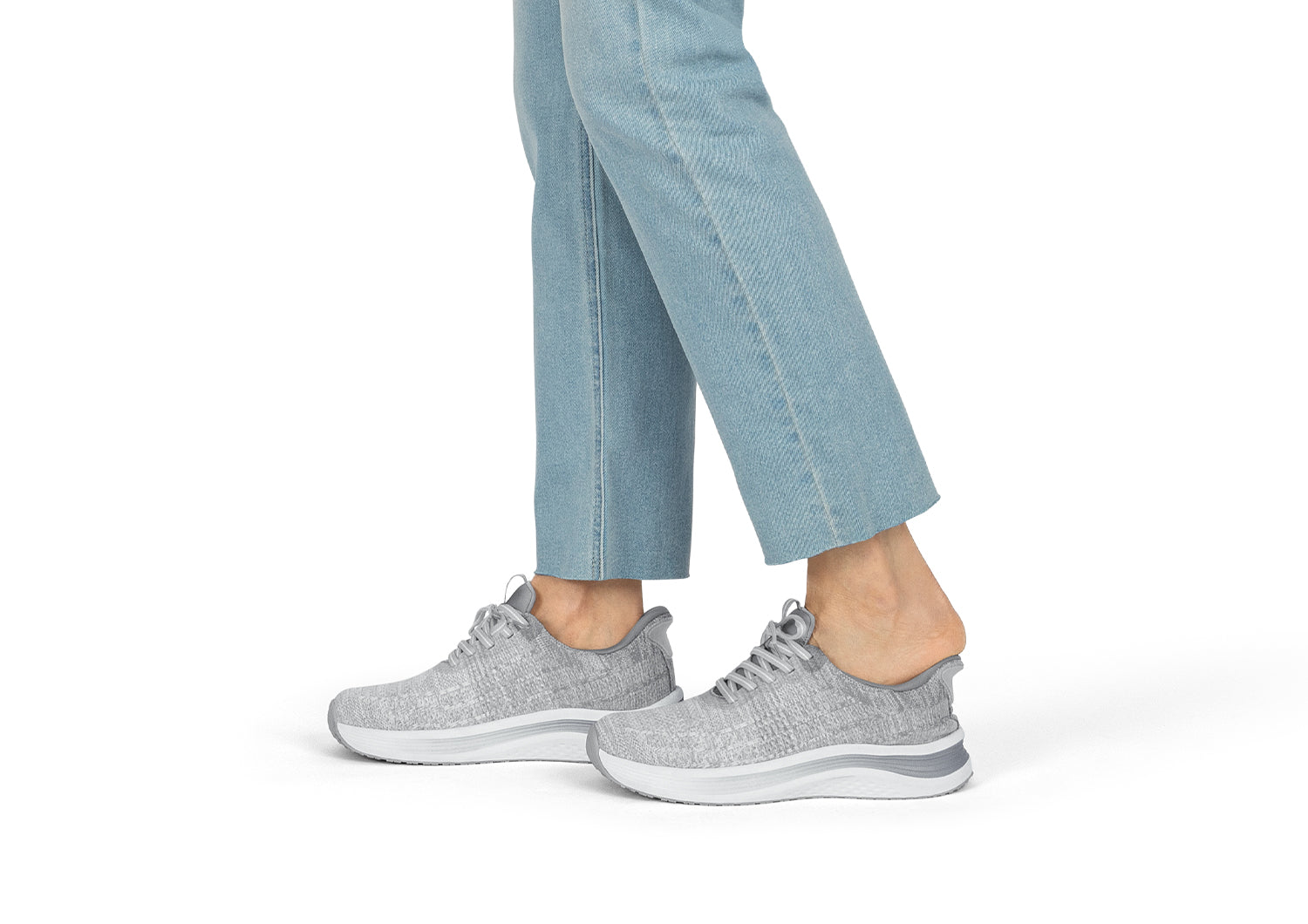 Lifestyle_1500x1060_Nira_Gray.jpg