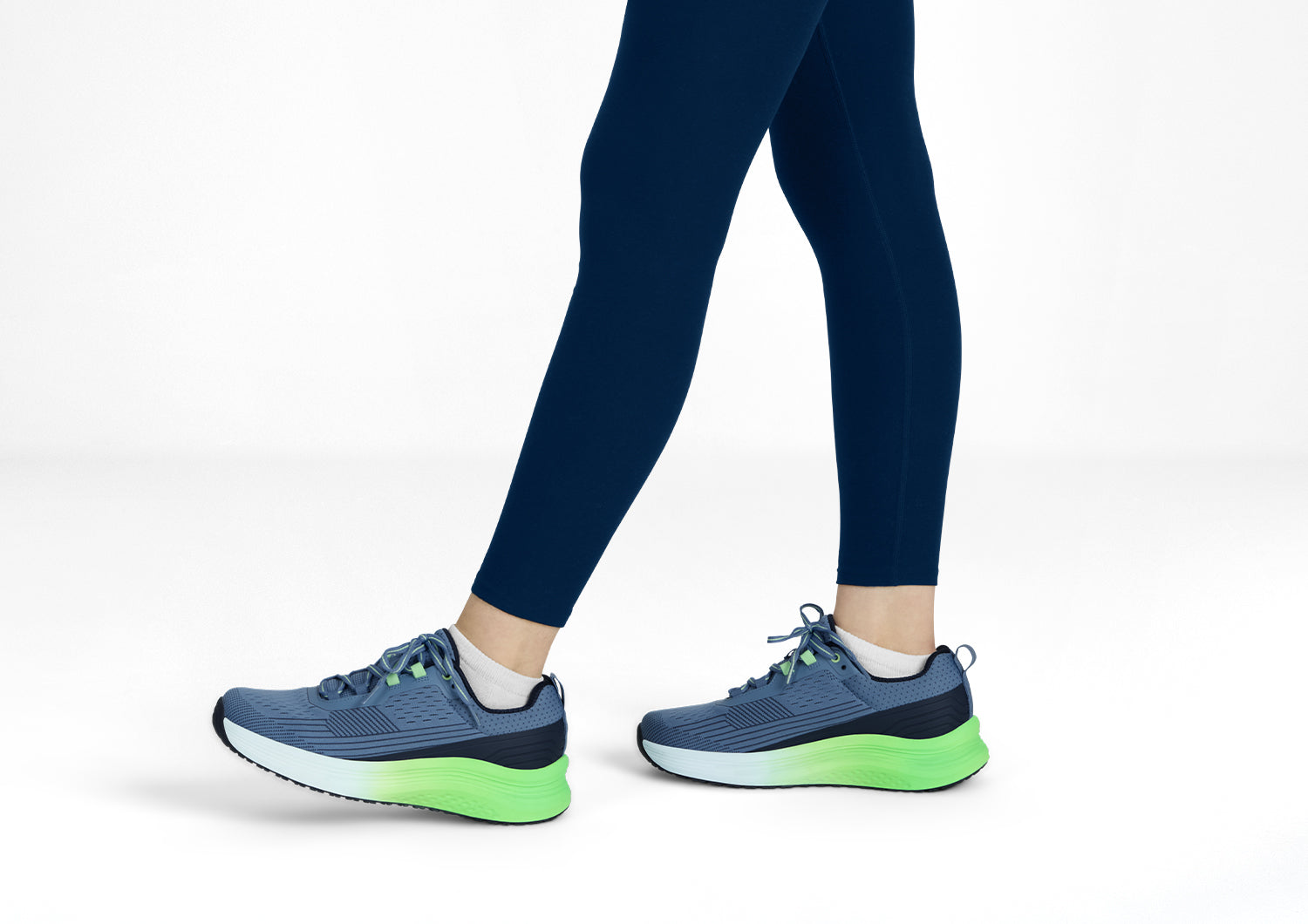 Lifestyle_1500x1060_Relay_Blue-Green.jpg