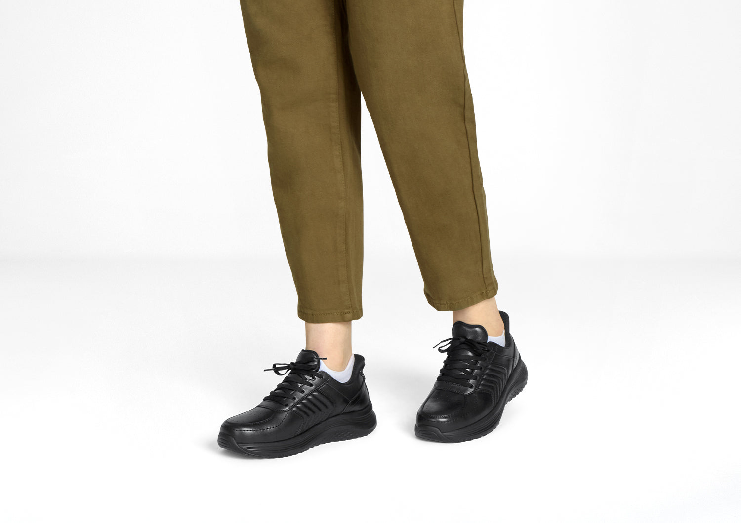 Lifestyle_1500x1060_Roam_Black.jpg