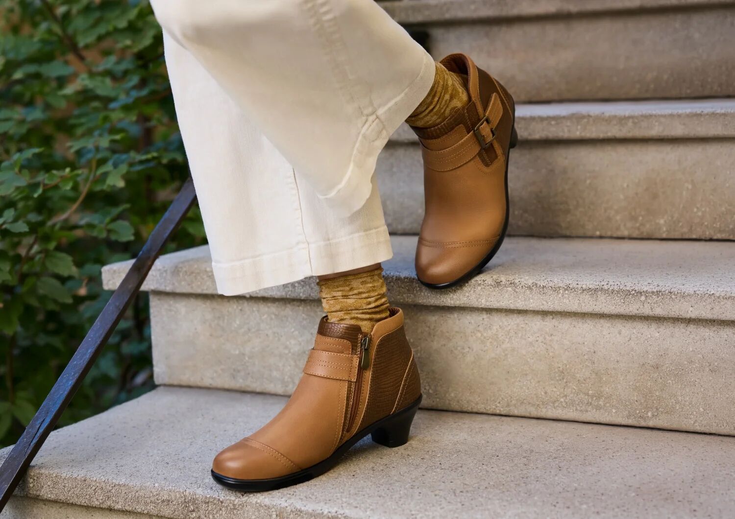 OTF_WebAsset_1500x1060_Emma_247_ChestnutBrown_LS_01_01_0126_-_Website_-_Product_Usage_73a9ffdf-fd95-4a1a-92a3-97847c06aae1.jpg