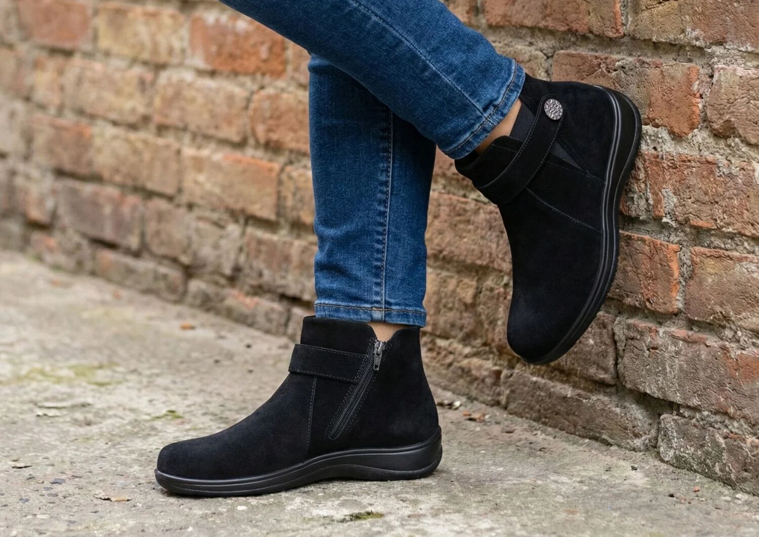 OTF_WebAsset_1500x1060_Heather_80281_Black_LS_01_01_0226_-_Website_-_Product_Usage_8e53ae24-a6bb-4292-84bb-b5dd54a76245.jpg