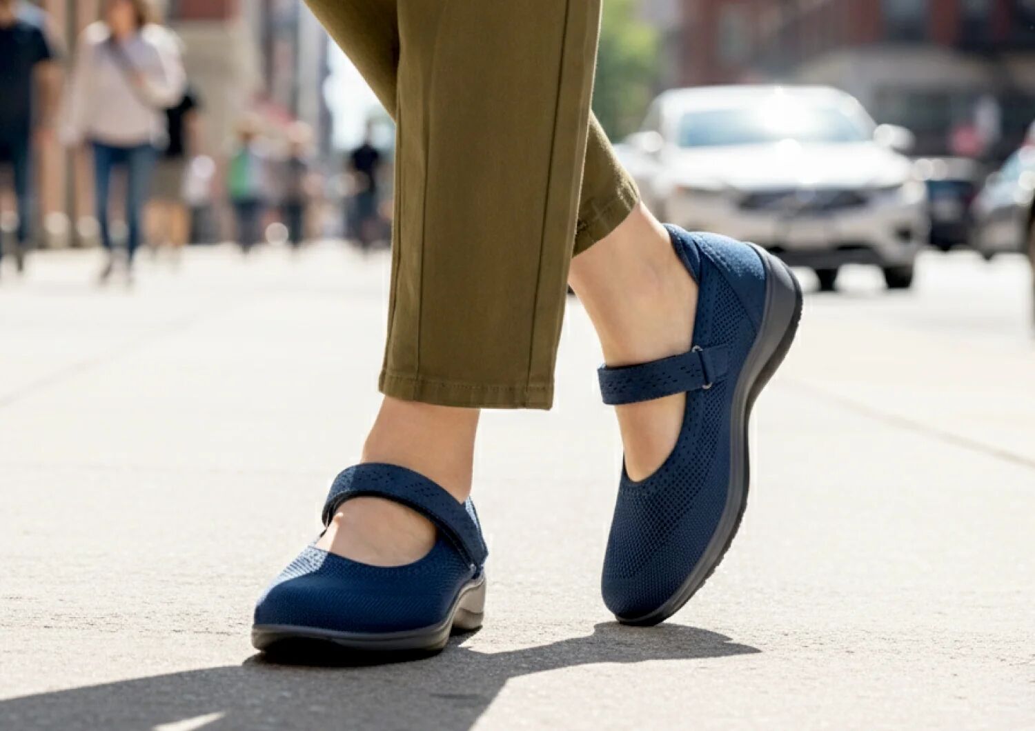 OTF_WebAsset_1500x1060_Jessa_80092_Navy_LS_01_01_0226_-_Website_-_Product_Usage_fa502a94-668b-4c69-9f82-2e563d224fd4.jpg