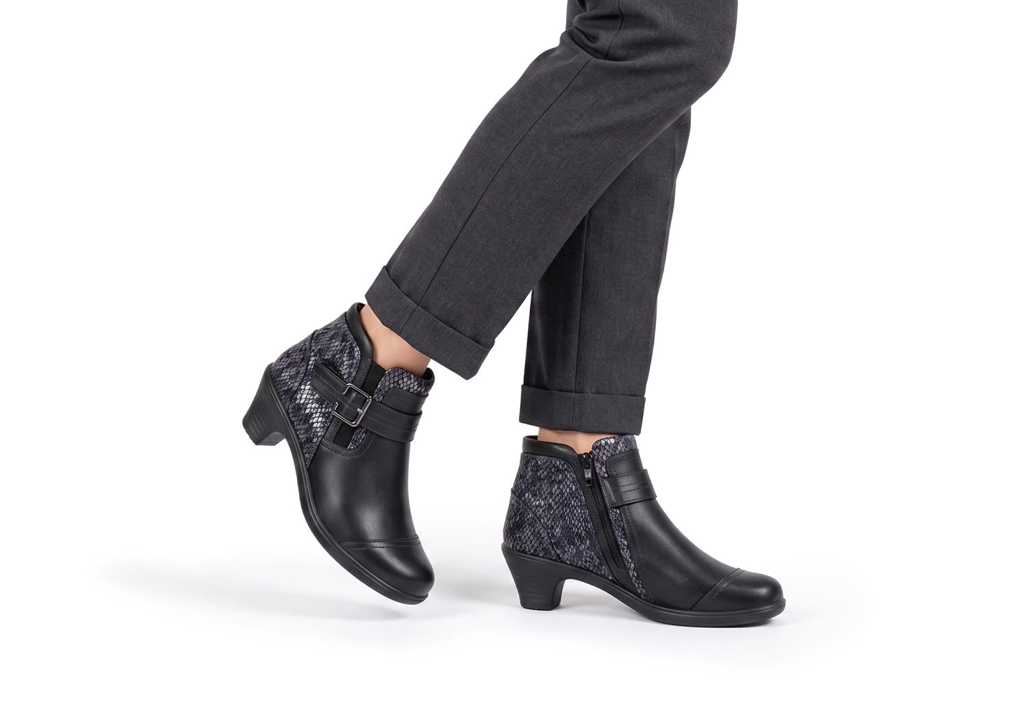 OTF_WebAsset_Lifestyle_Emma_248_BlackWhiteSnake_LS_01_02_0626.jpg