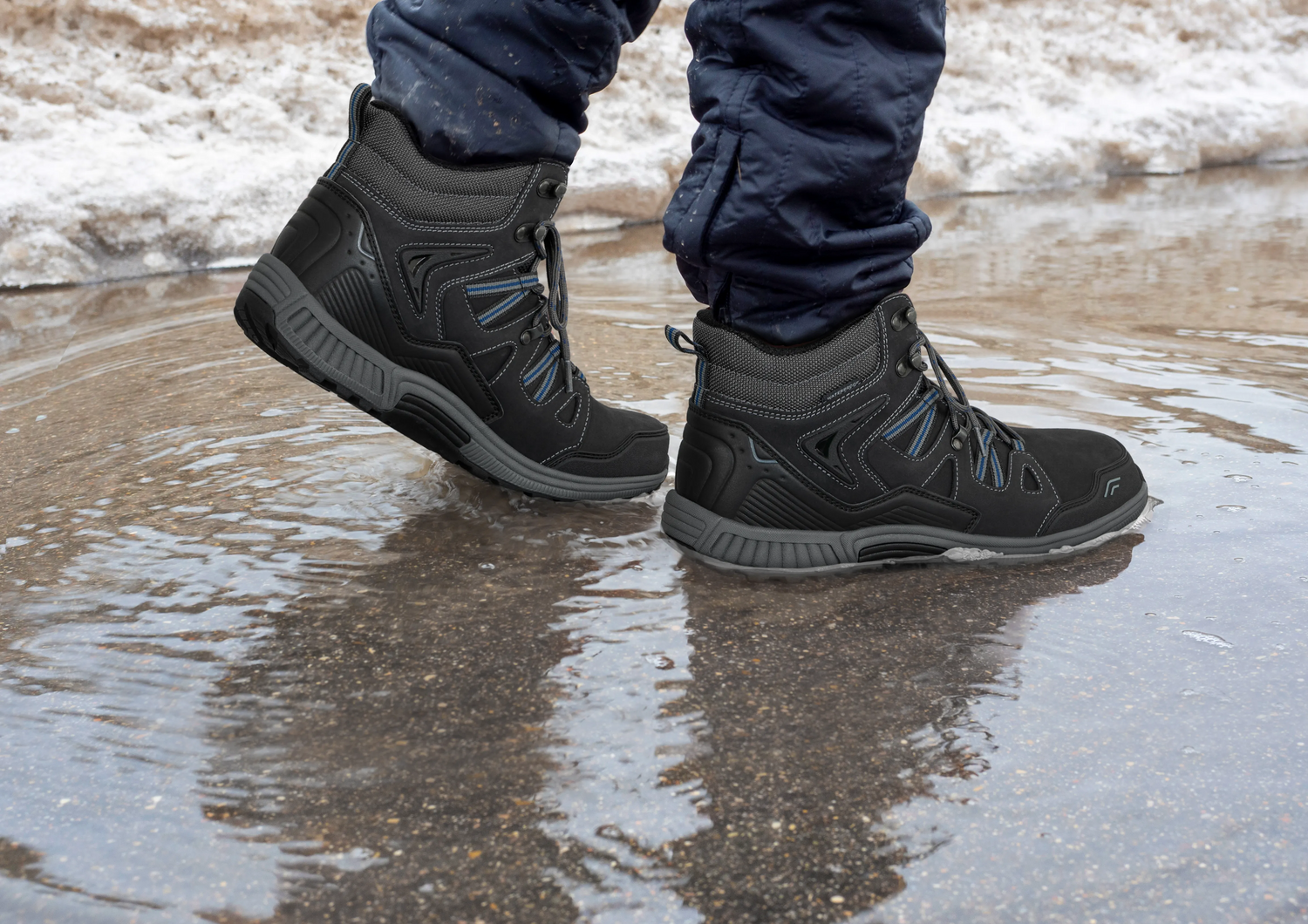 Ridgewood_491_Black_LS_00_01_0224_-_Website_-_Product_Usage_22b35602-8e49-4645-8cbc-9a05d11955c9.png