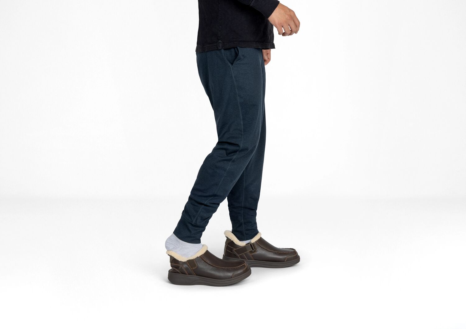 Vito_20105_Brown_LS_00_01_0825_-_Website_-_Product_Usage_48e19a15-a916-441e-97ba-8e70cdef7ef7.jpg