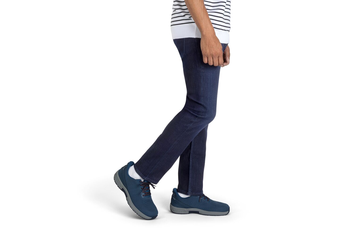 Yari_20027_NavyGray_LS_00_01_0825_-_Website_-_Product_Usage_7a547886-82b5-4ae0-916a-b2997ab1c6bd.jpg